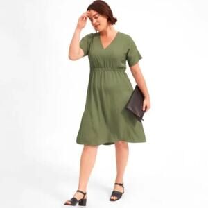Everlane Japanese GoWeave V-Neck Short Sleeve Midi Dress in Army Green, Size 00